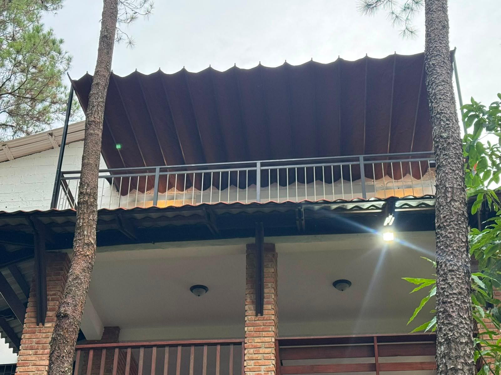 Instalación de toldo retráctil